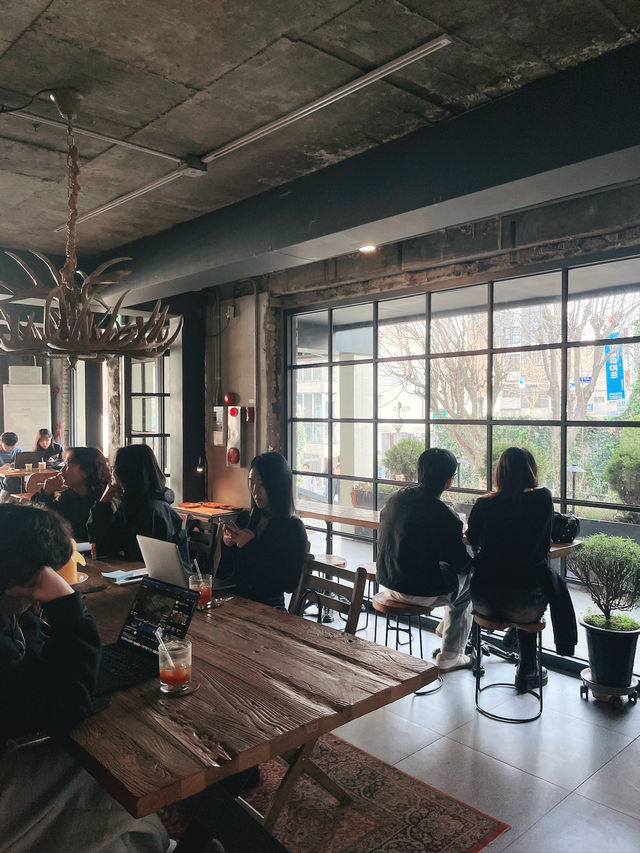 🌇 성수동 하루코스 추천 – 감성 카페와 고기 맛집까지 완벽 루트!