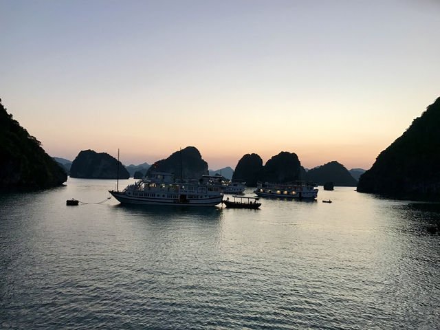 🚢 1-Night Ha Long Bay Cruise: A Journey Through Vietnam’s Dreamscape 🌅🇻🇳