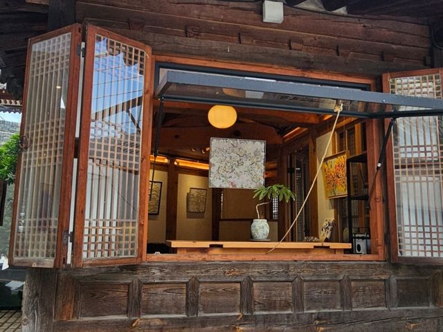 🛍 Two of My Favorite Shops to Visit in Bukchon