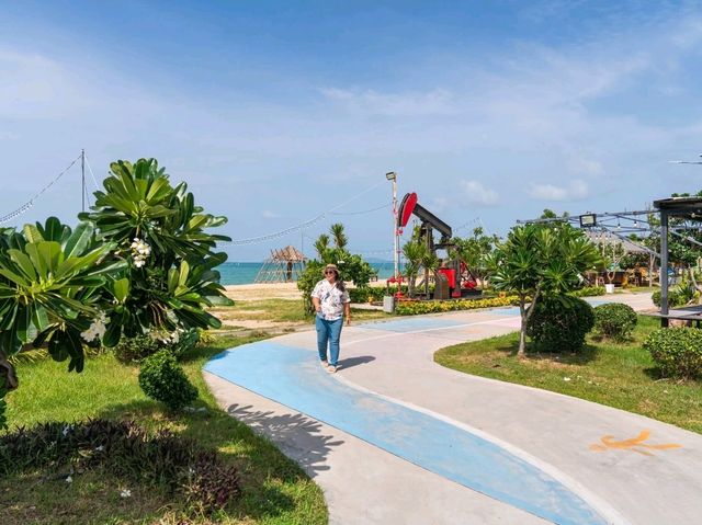 ชวนเพื่อนมานอนชิลรถบ้านริมทะเลเป็นส่วนตัว