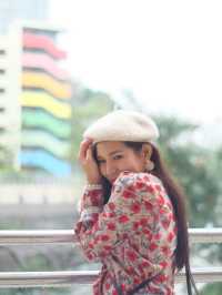 ถ่ายคู่ตึกสวยบันไดสีรุ้งที่โรงเรียนประถม ฮ่องกง
