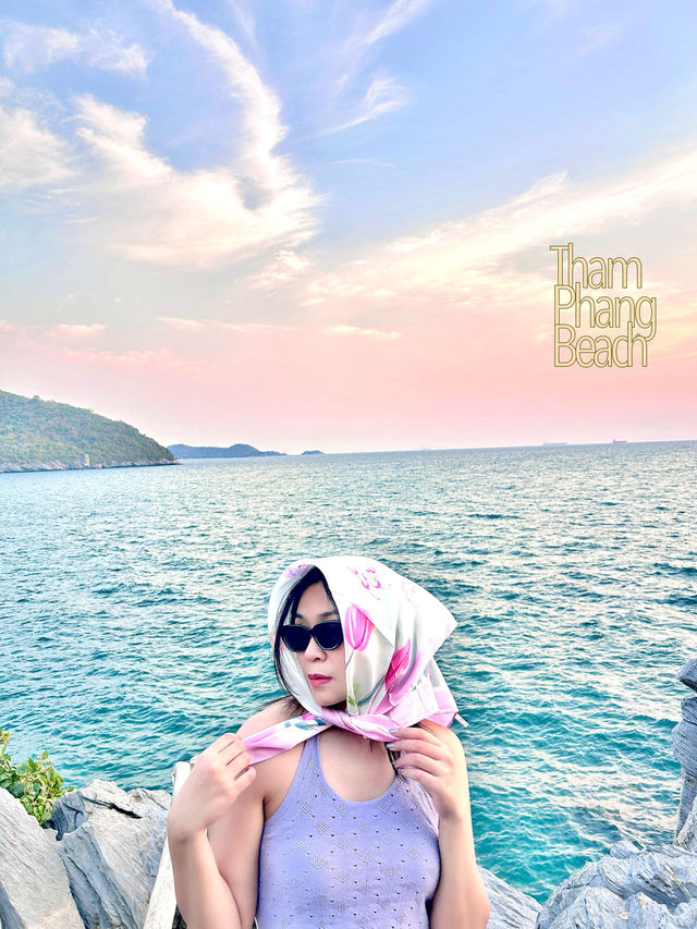 ชมพระอาทิตย์ตกที่ “หาดถ้ำพัง” เกาะสีชัง