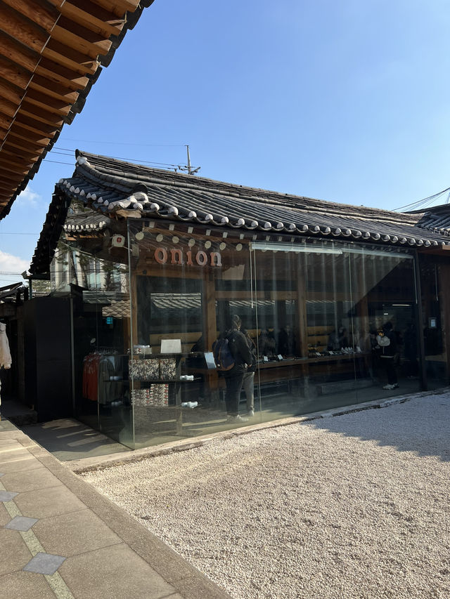 Cafe Onion Anguk