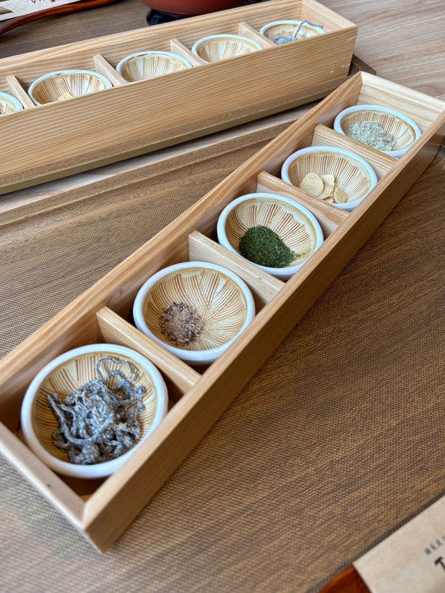 【大阪・難波】備長炭の香りと鶏の旨みが響く鶏料理専門店「TORA鶏YA 難波千日前店」
