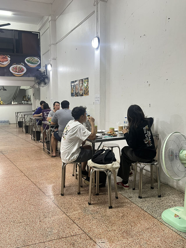 🍜 ร้านชามขาว ข้าวเปียก ส้มตำ มื้อดึก 🫶🏻