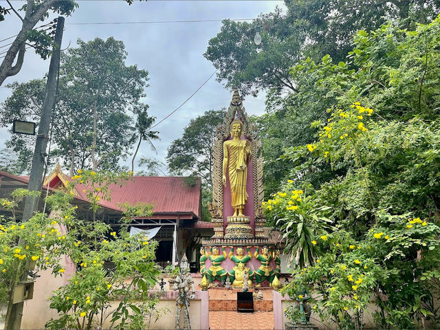 Temple beside the floating Market