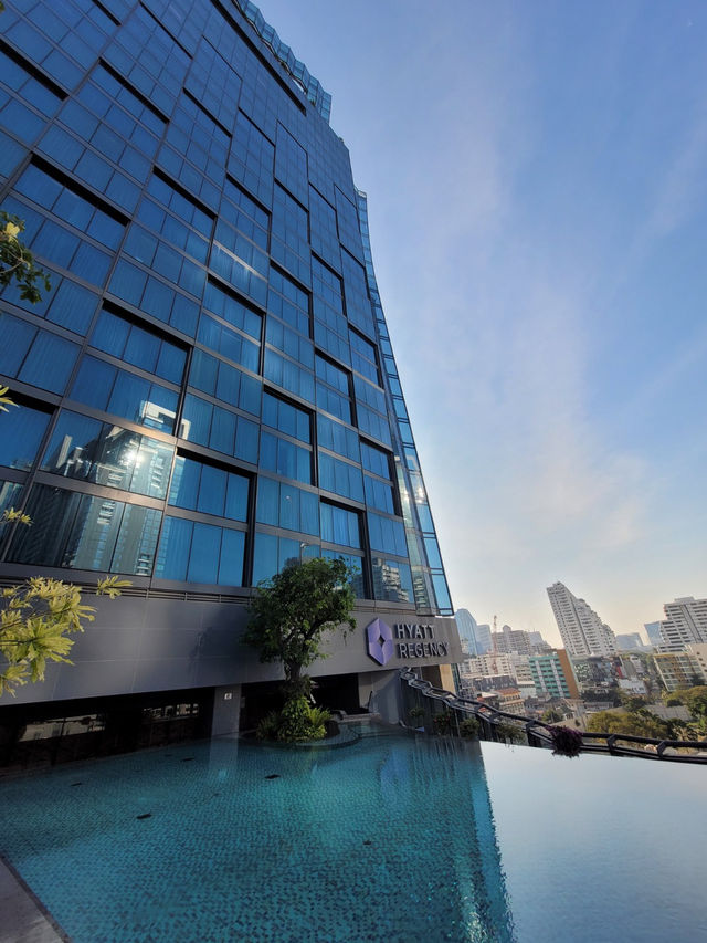 🌆 Skyline Luxury & Urban Pulse: A Chic Stay at Hyatt Regency Bangkok Sukhumvit 