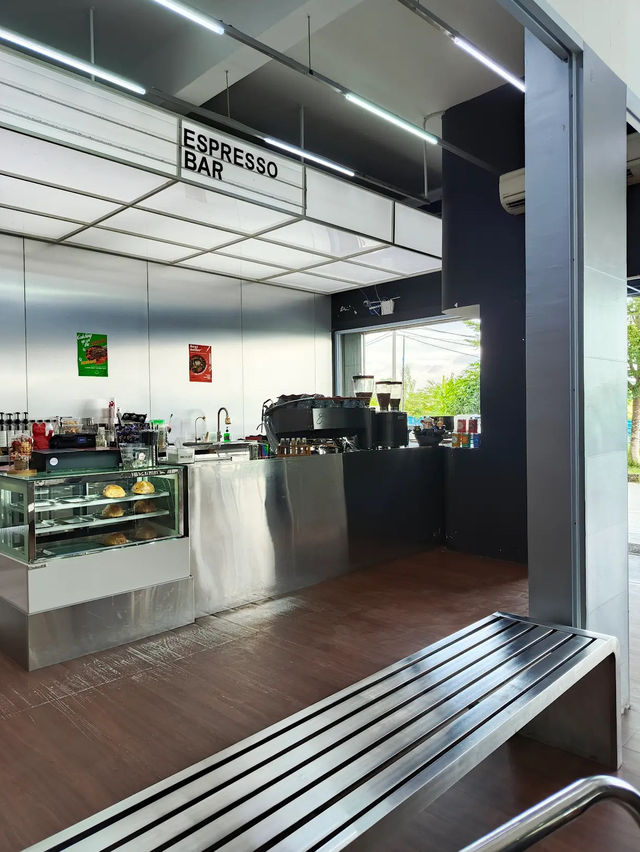Caffeine Dreams: Discover Stainn Cafe’s Cozy Corner in Batam