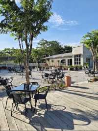 Moora Eatery: Batam’s Lakeside Flavor Haven