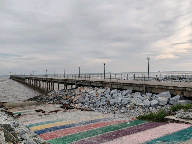 Tanjung Sepat Lover's Bridge: A Romantic Seaside Escape