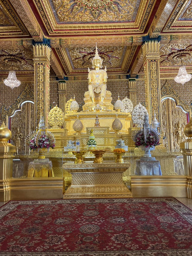 วัดท่าซุง อลังการโบสถ์แก้ว สายบุญต้องห้ามพลาด!