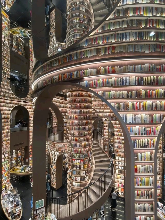 China’s Most Mind-Bending Library - Zhongshuge Bookstore (Chengdu)