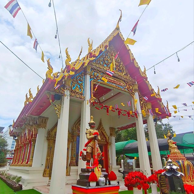 ไหว้พระ วัดลครทำ เขตบางกอกน้อย