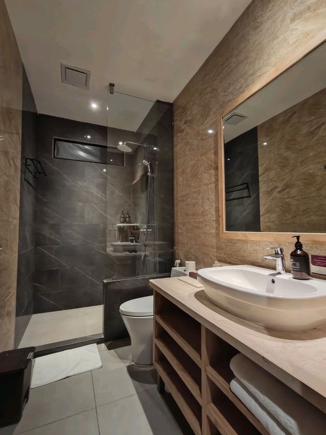 Sunshine Bali: Hidden Hospitality Beneath a Humble Facade
