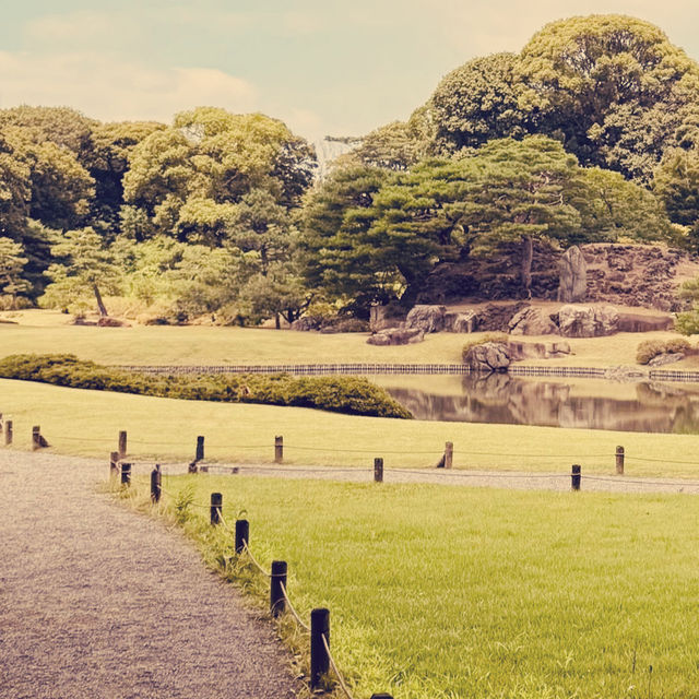 Rikugien Garden: A Solo Traveler’s 300-Year-Old Paradise in Central Tokyo"** 🌸🏯  