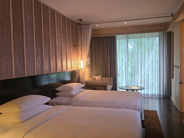 ANdAZ พัทยา โรงแรมในสวน ริมทะเล