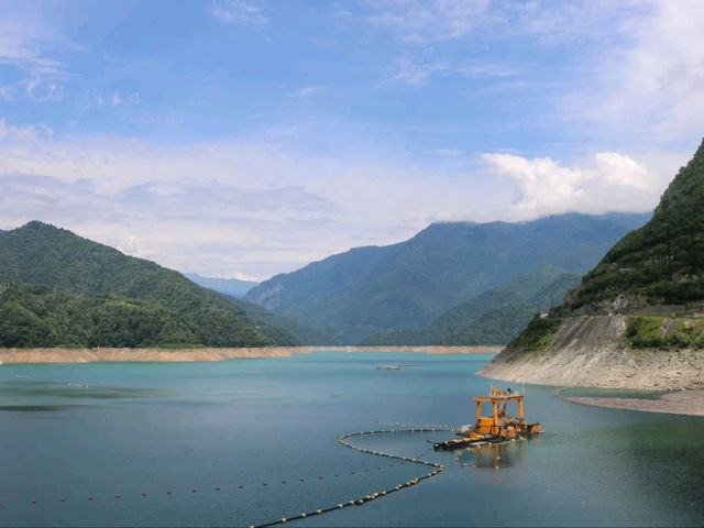 Big Wall, Blue Water, and Mountain Vibes at Enguri Dam