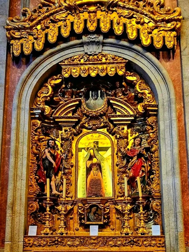⛪ Clérigos Church & Tower: Touch the Sky in Porto 