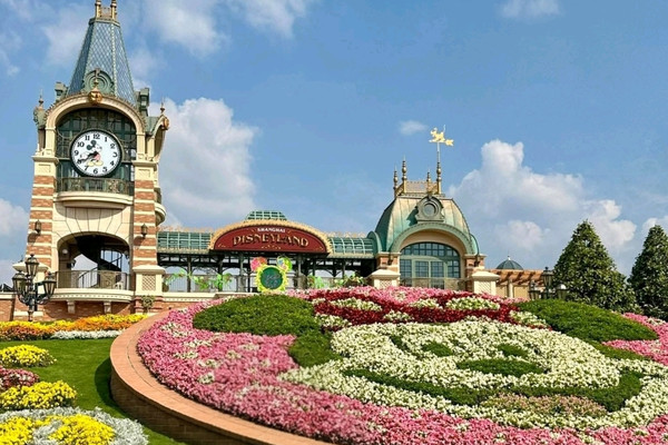 Shanghai Disney Resort A Magical - 1mi32224x93itkona8042 R 600 400 R5 Q90 