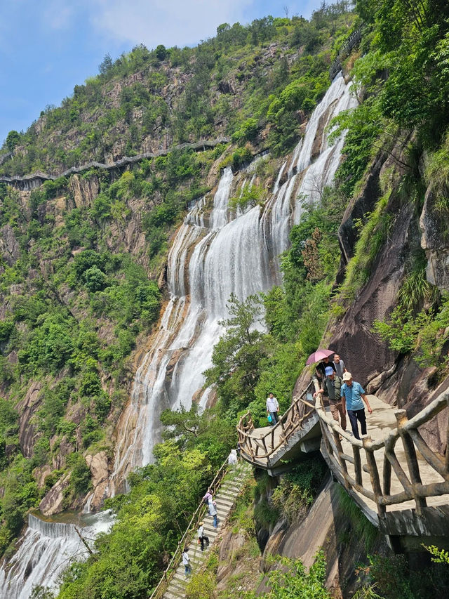 Escape to Tranquility: Weekend at Mount Tiantai’s Guoqing Temple