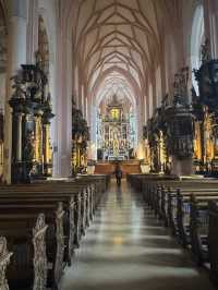 음악처럼 아름다운 결혼식의 무대가 된 성당