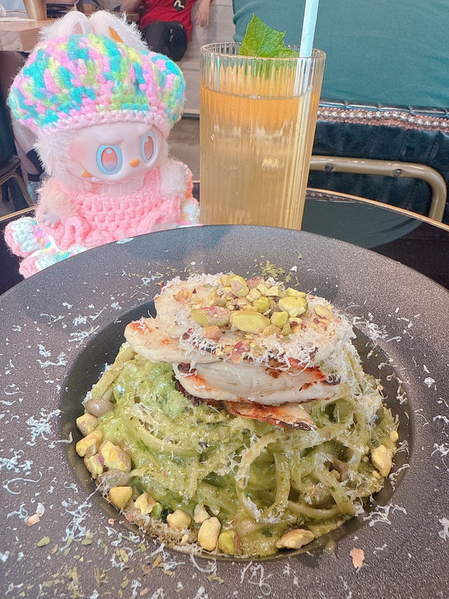 黑白型格Cafe！開心果意粉超正🤤