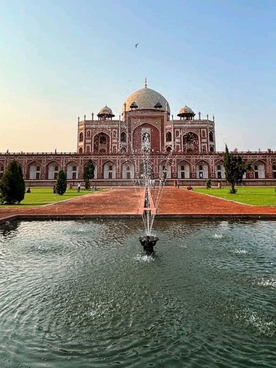 🏰 Whispers of the Past: A Stroll Through Humayun’s Tomb 🌿 🏰 Whispers of the Past: A Stroll Through Humayun’s Tomb 🌿