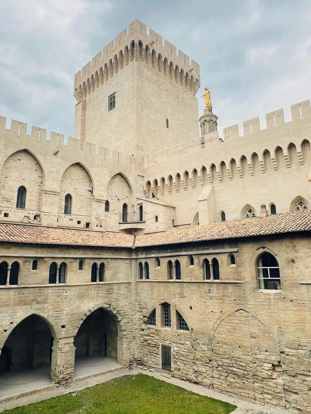 Université d’Avignon – A Journey into Learning & Heritage