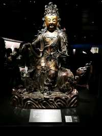 慈山寺禮佛禪修，遠離都市煩憂