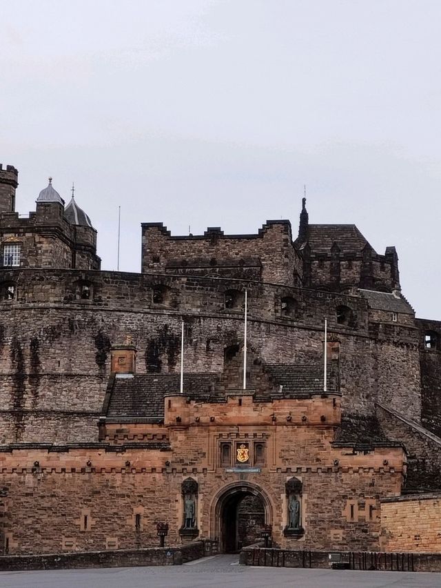 Crowning the City: Edinburgh Castle from Every Angle