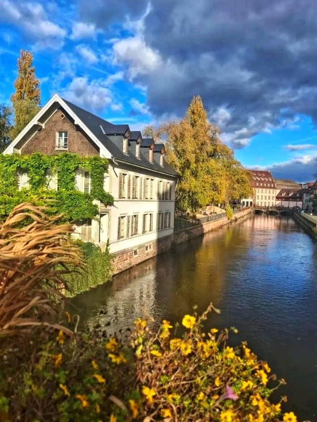 🌸 A Stroll Through Time – Autumn Dreams in Petite-France 🌸 A Stroll Through Time – Autumn Dreams in Petite-France