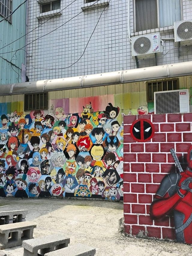 Strike a Pose at Fengcheng’s Coolest Wall Art Spot 🎨📸 Strike a Pose at Fengcheng’s Coolest Wall Art Spot 🎨📸