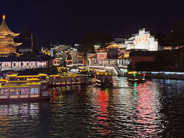南京✨ 燈火闌珊處,我在「槳聲燈影」裡:夫子廟夜遊秦淮河! 南京✨ 燈火闌珊處,我在「槳聲燈影」裡:夫子廟夜遊秦淮河!