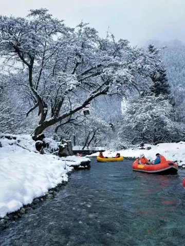 Siguniang Mountains in Snow