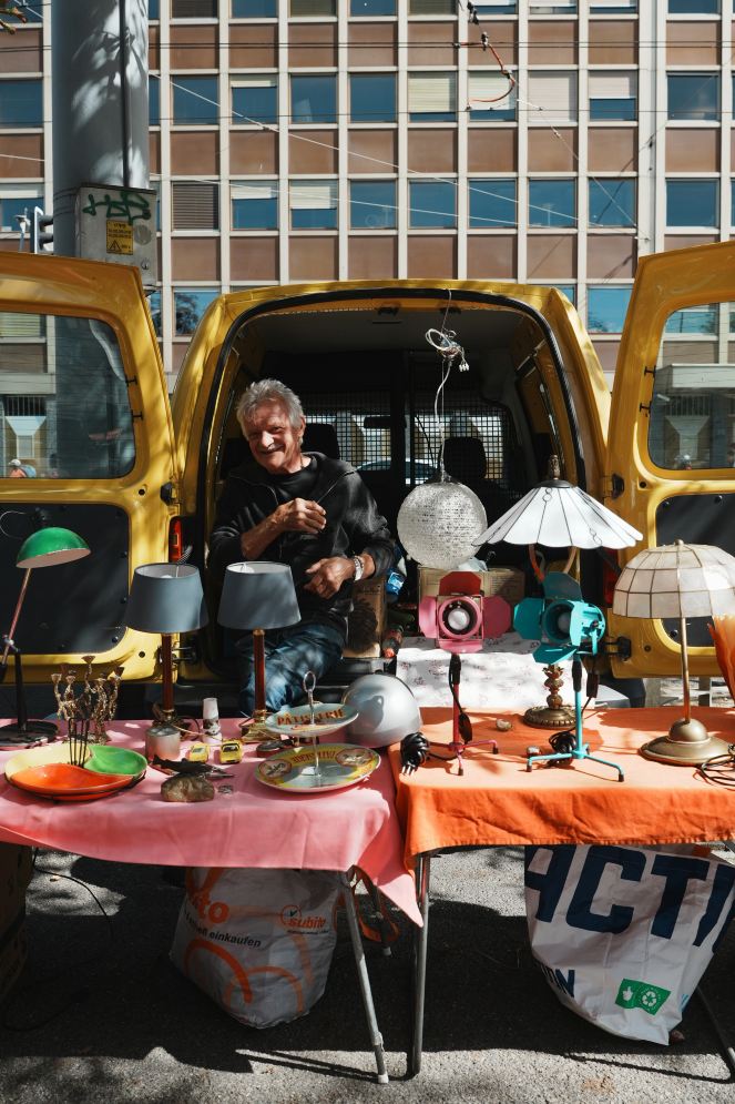 スイス旅行 アンティーク好き必見の蚤の市 Plainpalais Flea Market