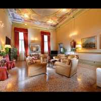Buzzing palace hotel 