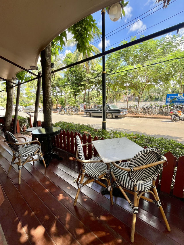 A tranquil Dining Gem. 