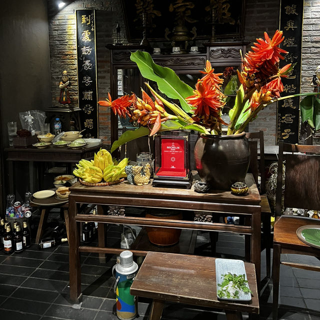 Dine with me at the World’s Cheapest ⭐️ Michelin Restaurant