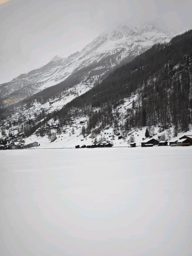❄️ Walking Through the Snow in the Swiss Alps 🏔️