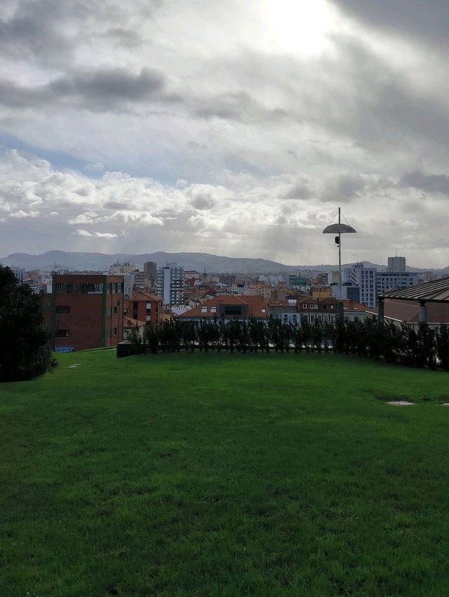 🌳 Gijón’s Green Escapes! 🌿🚶