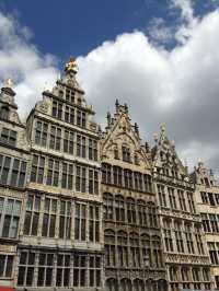 Antwerp is the city of the thrown hand. 