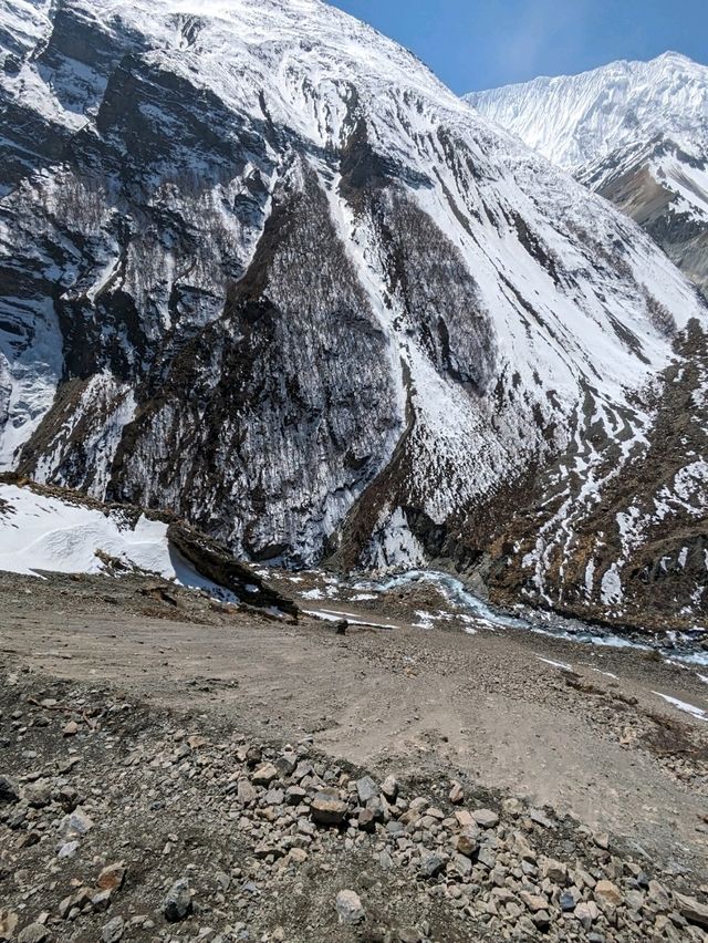 ティリチョ湖に向かう道中の絶景　アンナプルナサーキット　