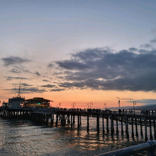 🌊✨ Experience the Magic of Santa Monica Pier! 🎡🌅