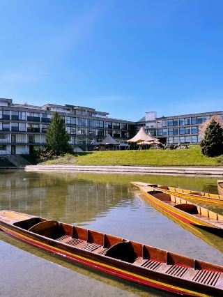 🌿 Discover Oxford’s Hidden Gem: Wolfson College & Riverside Escapes!
