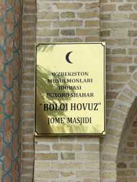 Spring Visit to Bolo Hauz Mosque – A Reflection of Beauty 