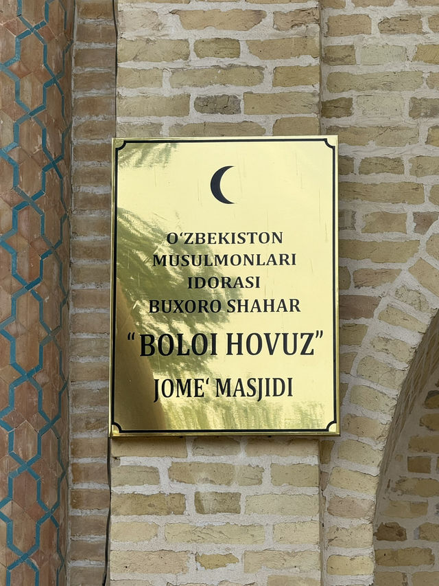 Spring Visit to Bolo Hauz Mosque – A Reflection of Beauty 