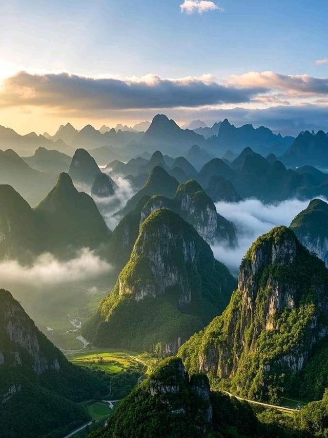 ⛰️ Wanfenglin Scenic Area – The Sea of Ten Thousand Peaks in Guizhou