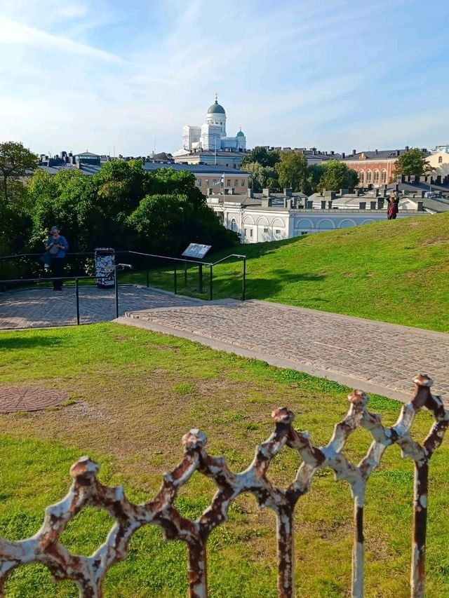 Uspenski Cathedral Guide — The Eastern Crown of Helsinki 🧱✨️🎼 Uspenski Cathedral Guide — The Eastern Crown of Helsinki 🧱✨️🎼
