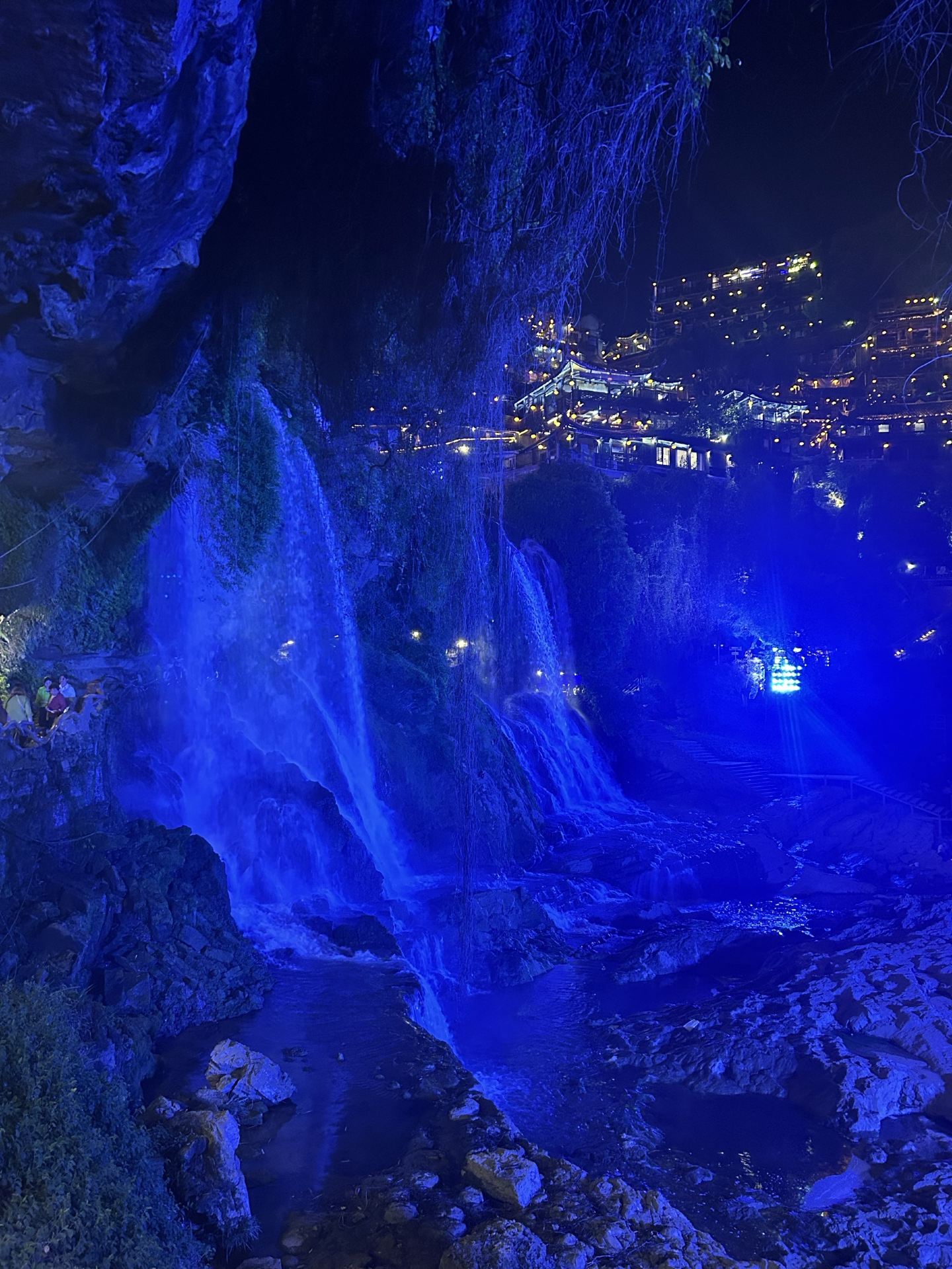 An Unforgettable Night at Furong Town’s Glimmering Waterfall