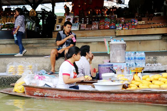 Dannoen Saduak, a must-see around Bangkok